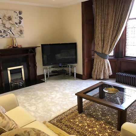 Beautiful 4-Bed Villa In グラスゴー エクステリア 写真