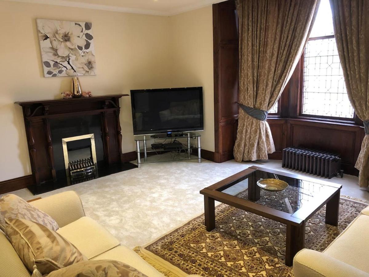 Beautiful 4-Bed Villa In グラスゴー エクステリア 写真