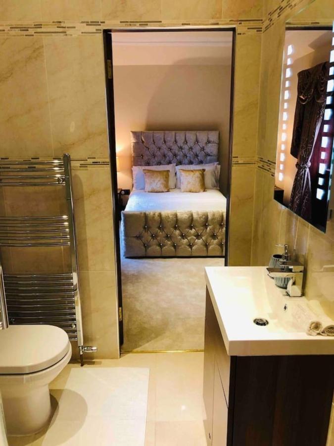 Beautiful 4-Bed Villa In グラスゴー エクステリア 写真
