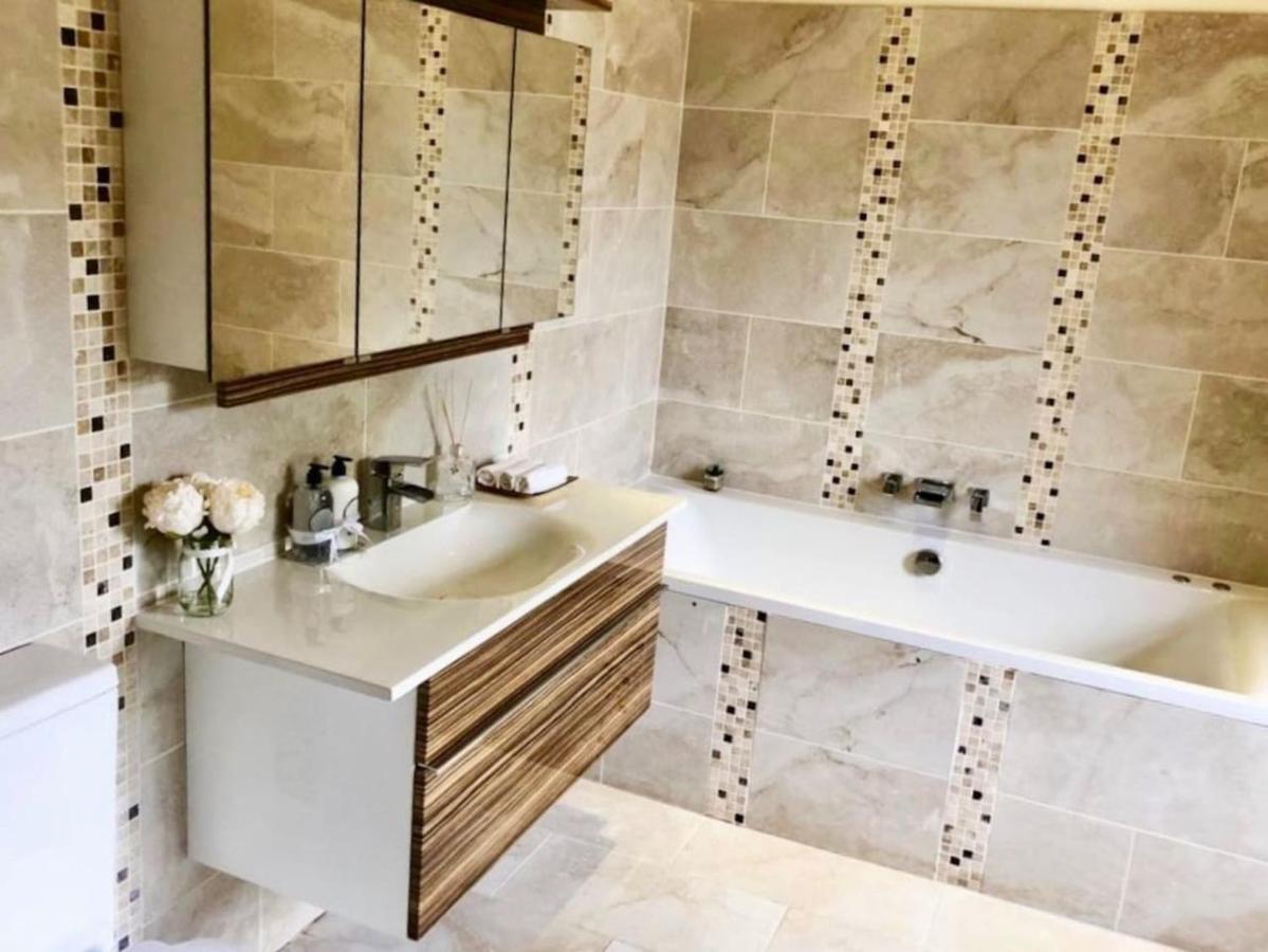 Beautiful 4-Bed Villa In グラスゴー エクステリア 写真