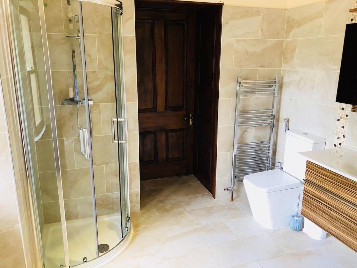 Beautiful 4-Bed Villa In グラスゴー エクステリア 写真
